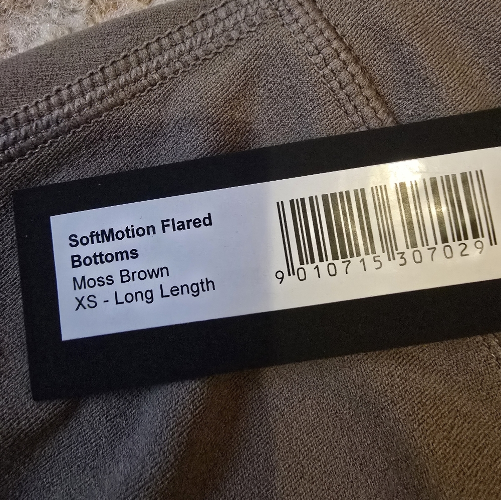 Oner Active SoftMotion Flared Bottoms - Moss Brown size XS, LONG LENGTH - Picture 7 of 9